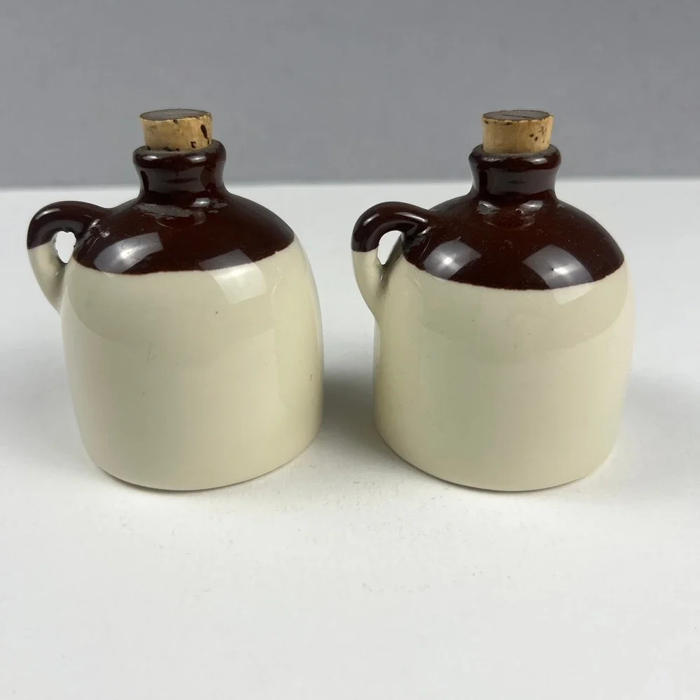 Vintage Mammoth Cave Kentucky Jugs Salt Pepper Shakers Brown Souvenir PCA Farm